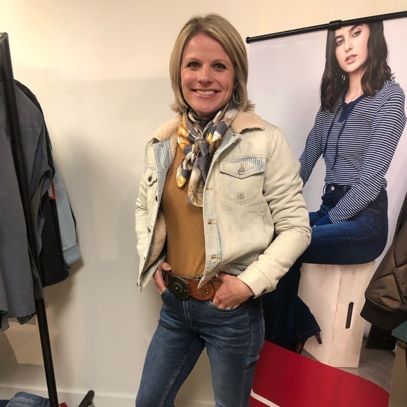 Meet your Posher, Cassi - Picture 3 of 3